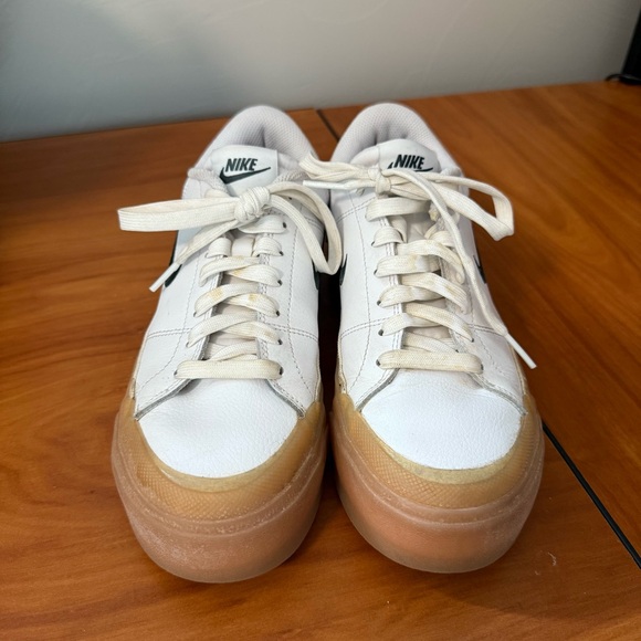 Nike Women's Court Legacy Lift Platform Sneaker Green White FV5526-100‎ Leather - Picture 5 of 10